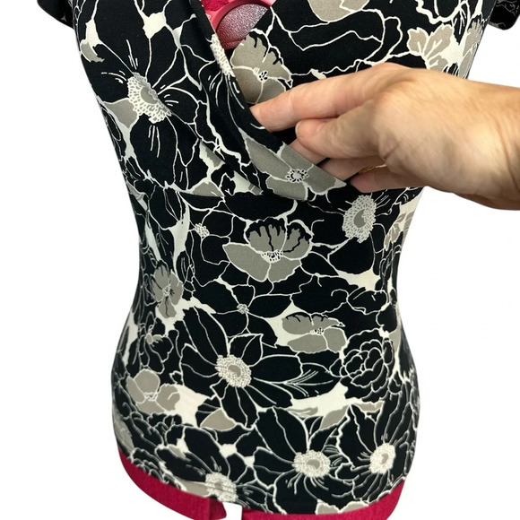 Jacob body hugging black/tan split cap-sleeve top front crossover at the bust - Picture 5 of 6